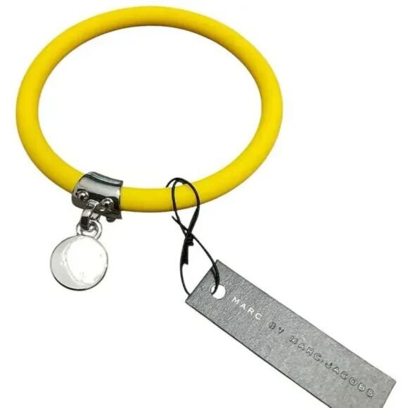 Marc by Marc Jacobs yellow silicone bracelet with silver tone turnlock charm - Picture 3 of 6